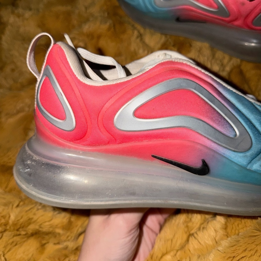 Woman’s Nike Air Max 720’s - Picture 12 of 16